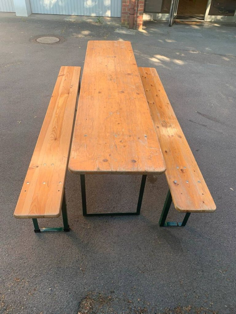 Festzeltgarnitur Standard - Tisch mit zwei Bänken